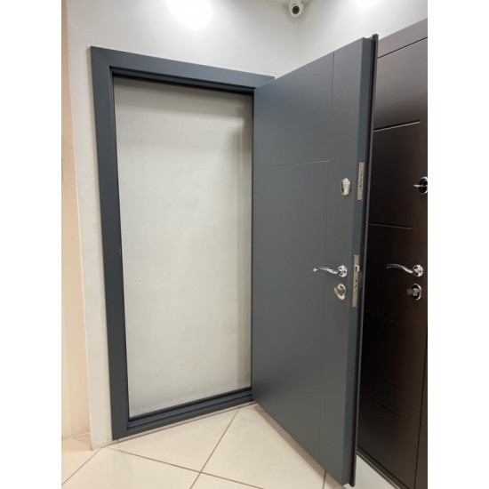 Metāla durvis dzīvoklim UNIVERSAL Optima