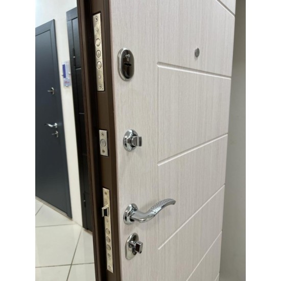 Metāla durvis dzīvoklim CITY Optima